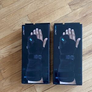 NIB! (2) Black Wrist Support Gloves #916